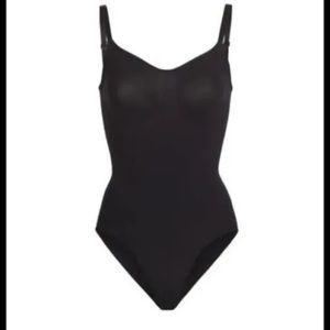 Skims sculpting bodysuit with snaps Black S/M NWOT
